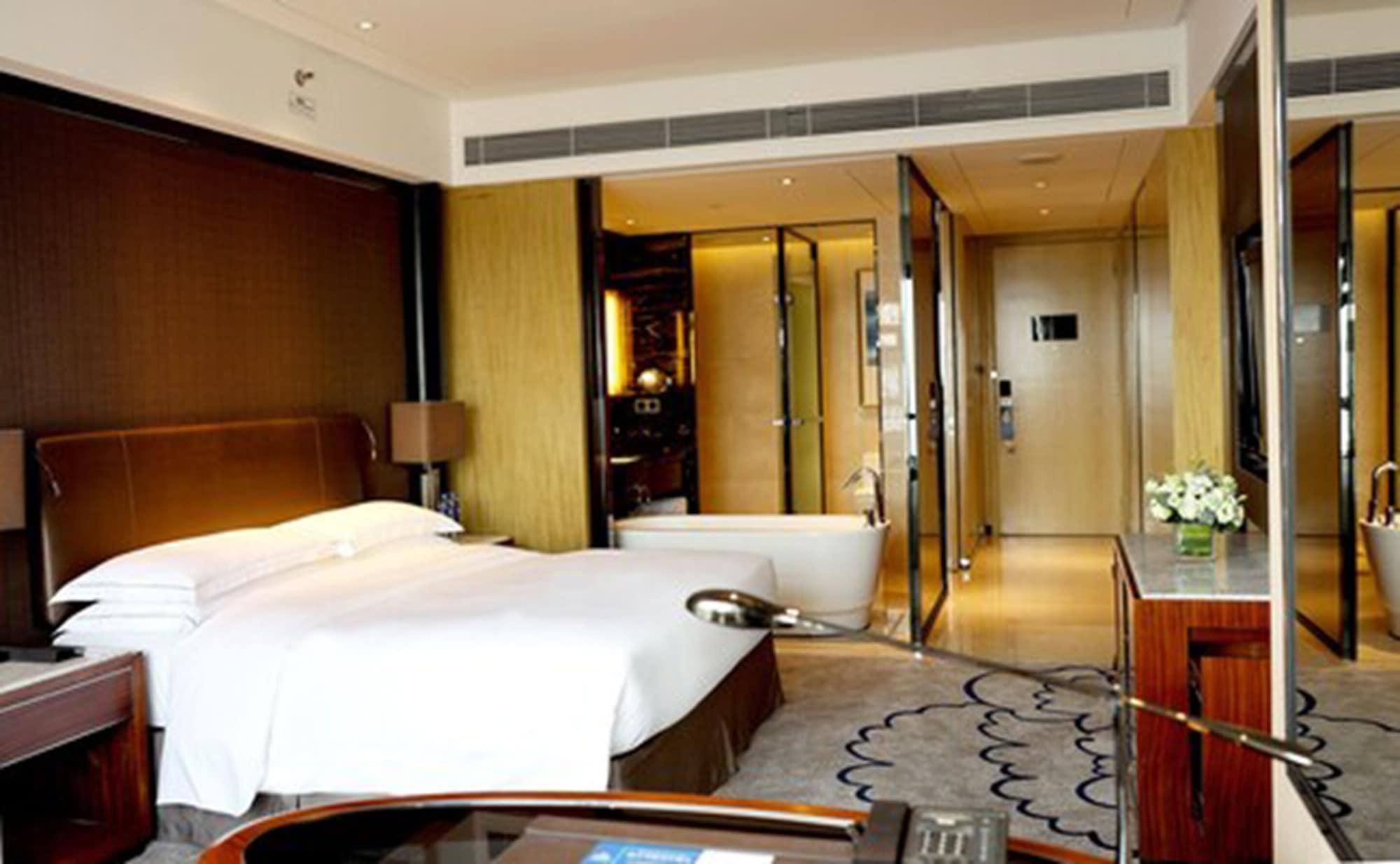 Hilton Zhongshan Downtown Bagian luar foto