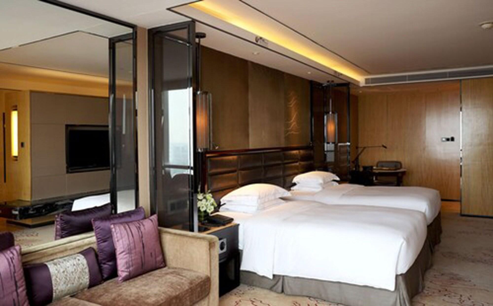 Hilton Zhongshan Downtown Bagian luar foto
