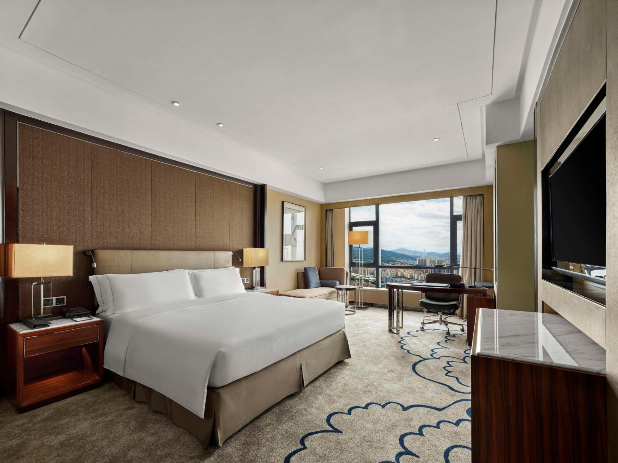 Hilton Zhongshan Downtown Bagian luar foto