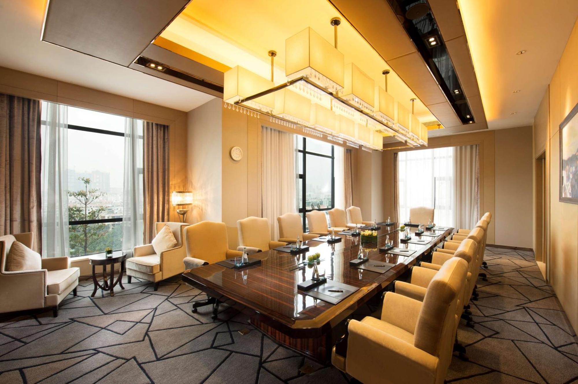 Hilton Zhongshan Downtown Bagian luar foto