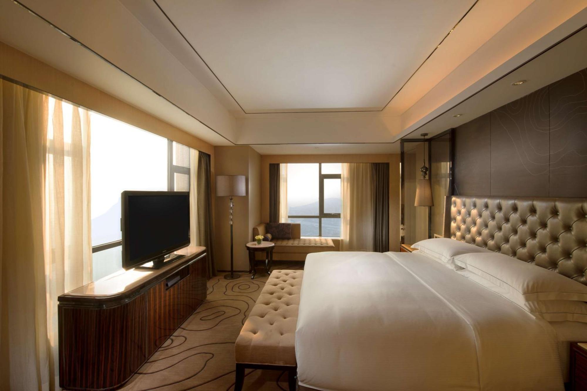 Hilton Zhongshan Downtown Bagian luar foto